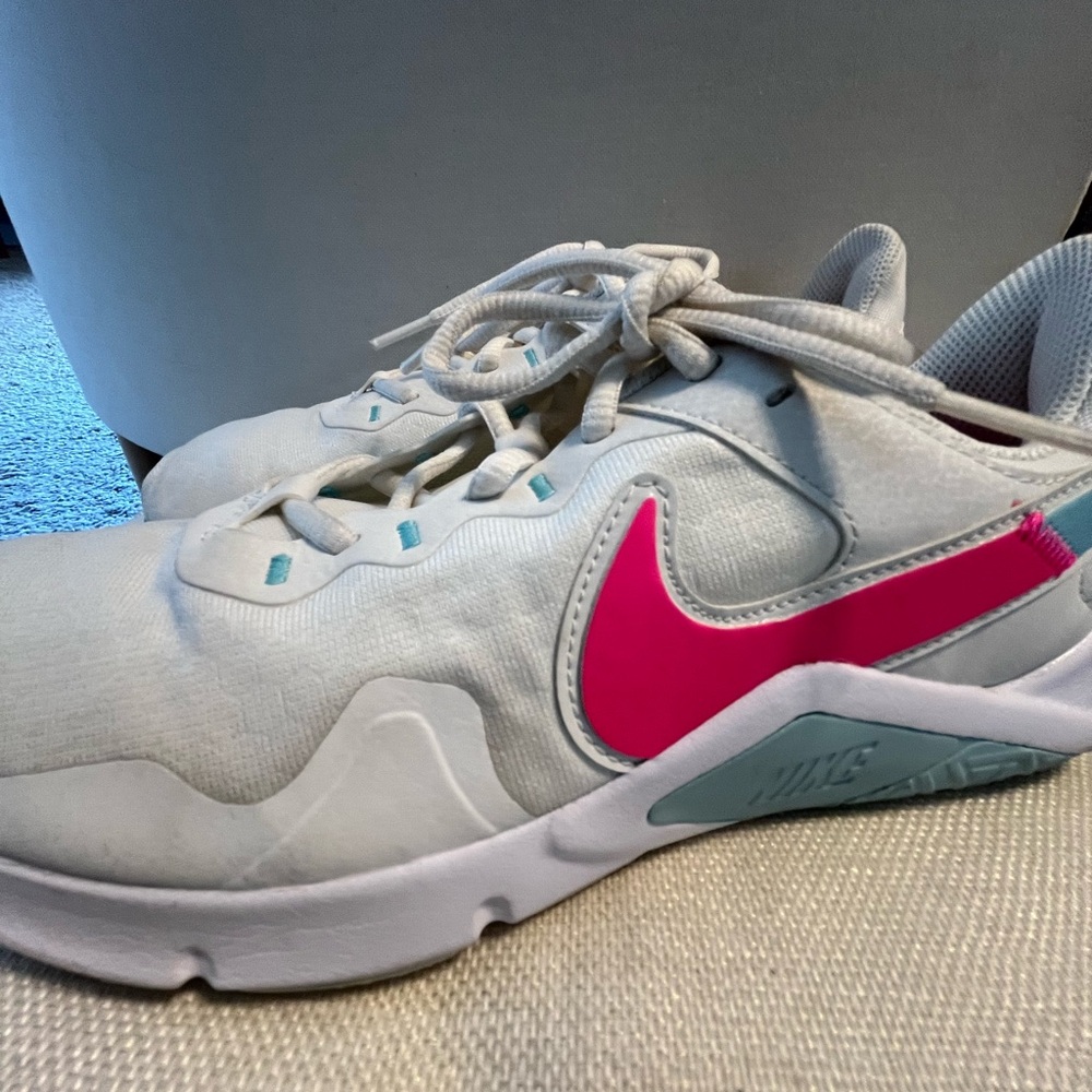 Nike Women’s White and Pink Athletic Sneakers Size 9